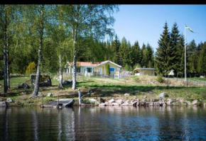 Tranquil Lakeside Cottage Retreat i Garpenberg